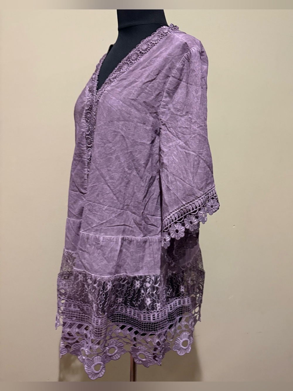 Indigo thread co Women's Lavender Crochet-Trim V-Neck Tunic size L - Picture 3 of 11